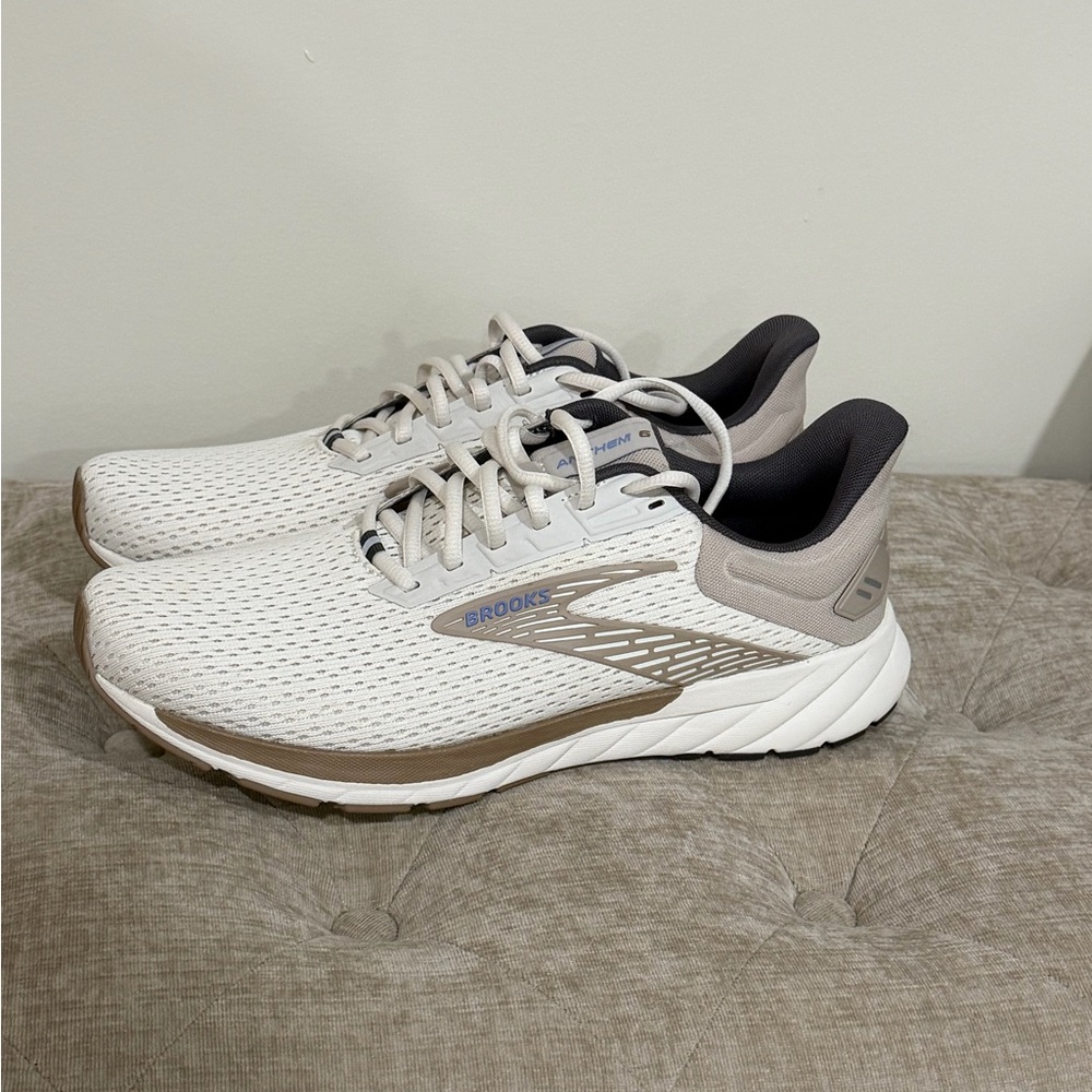 Brooks Cream and Tan Athletic Shoes Size 11.5
